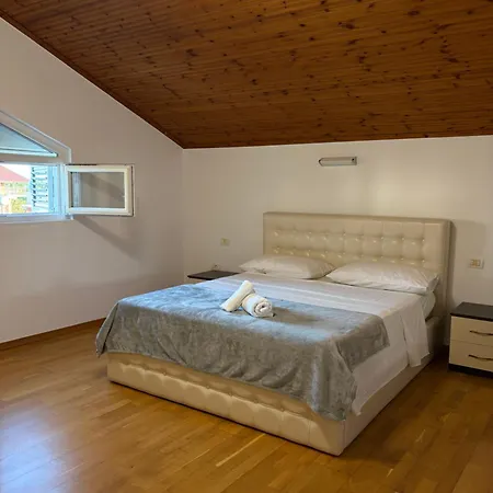 ゲストハウス Shkodra Rooms *