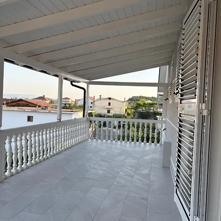 Shkodra Rooms بيت ضيافة