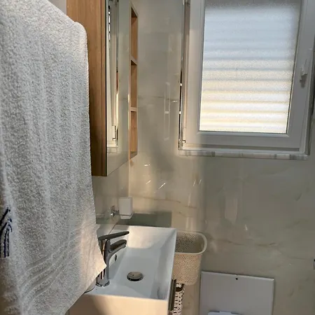 Shkodra Rooms بيت ضيافة *